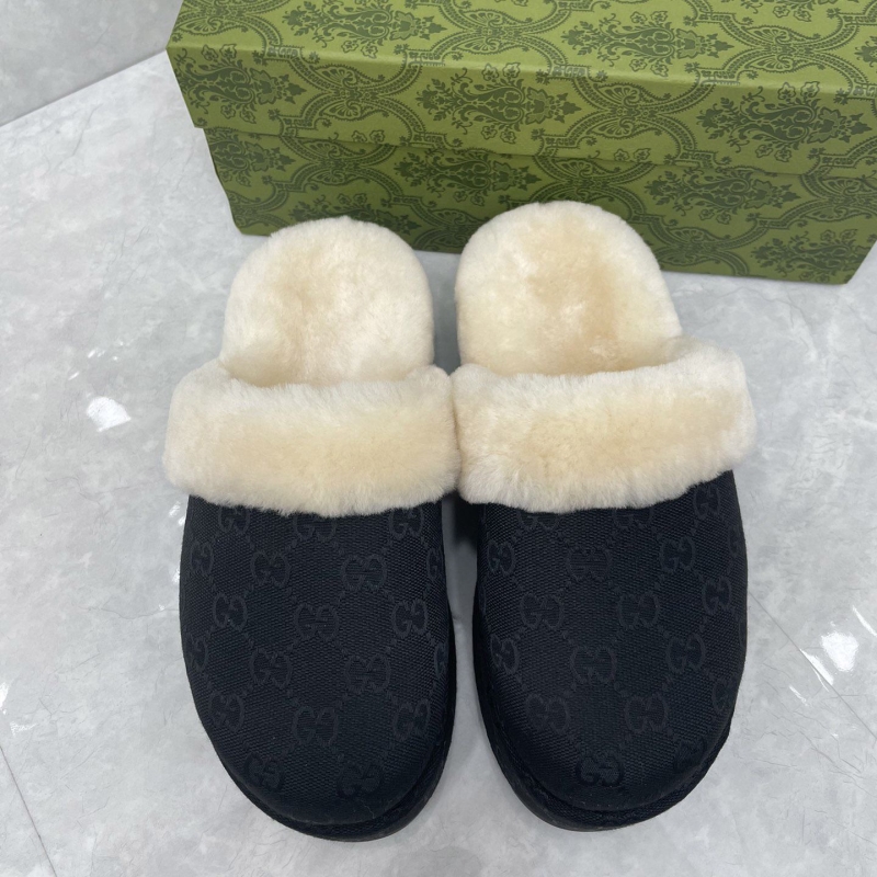G*u*i slippers